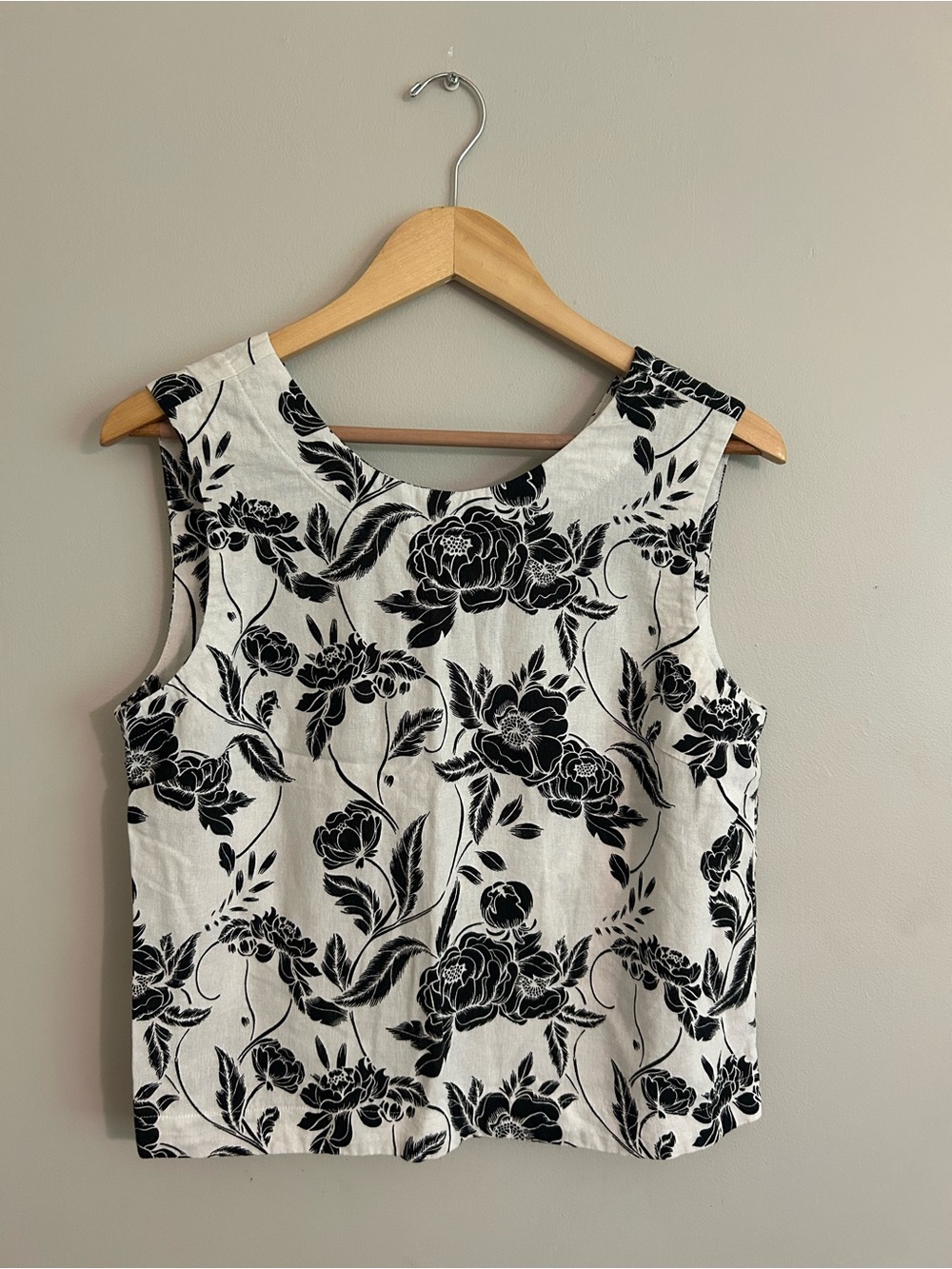 Marc Jacobs Black & White Floral Sleeveless Top